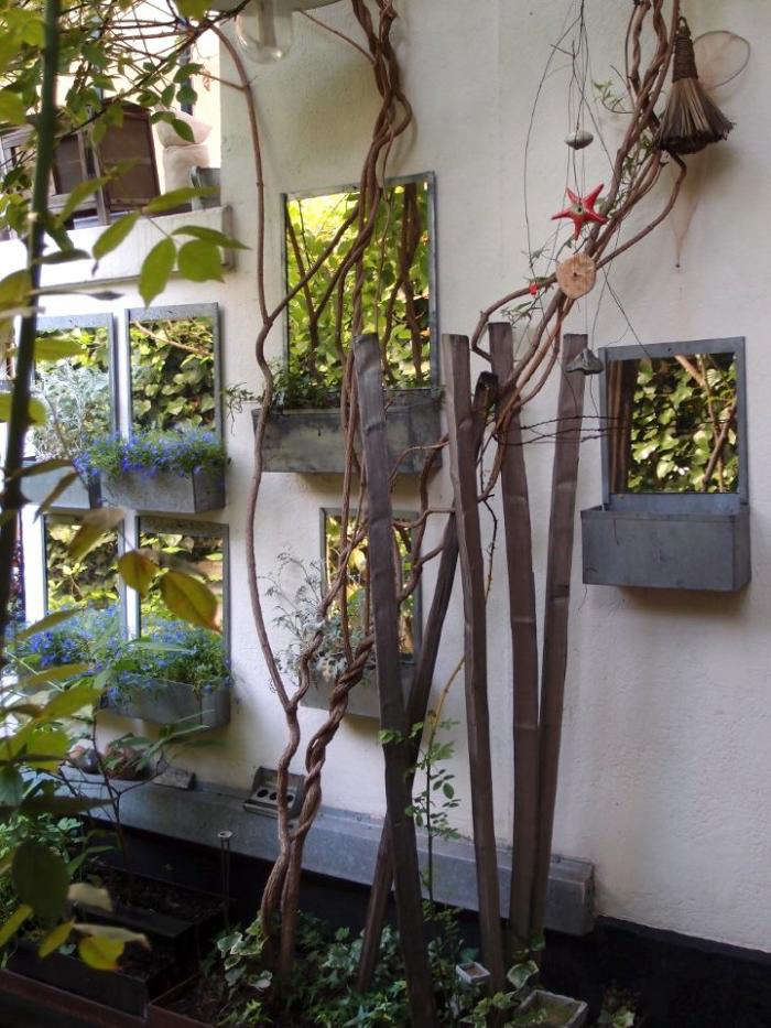 Design Sleuth: Mirrored Planters from Paris