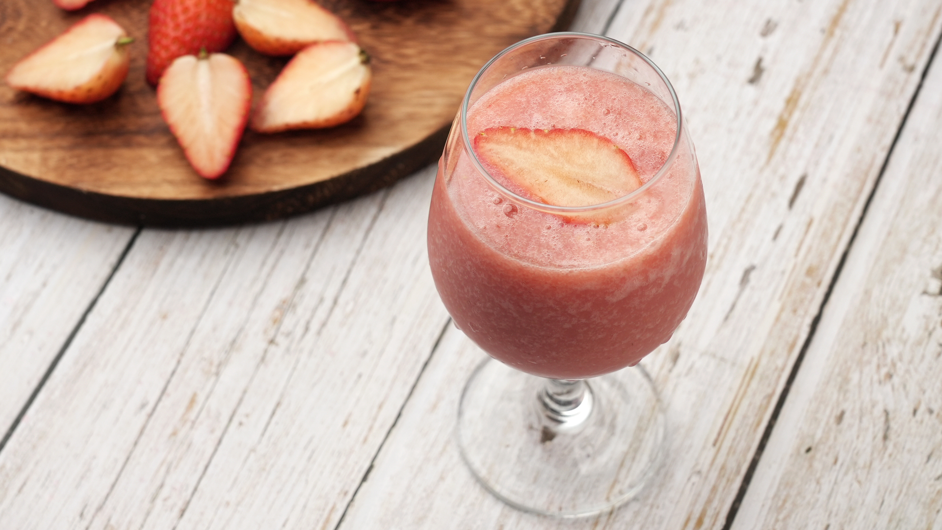 How to Make a Simple Strawberry Smoothie: 8 Steps