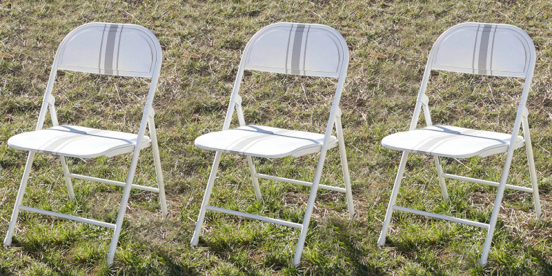 Easy Grain Sack Style Painted Folding Chair Makeover
