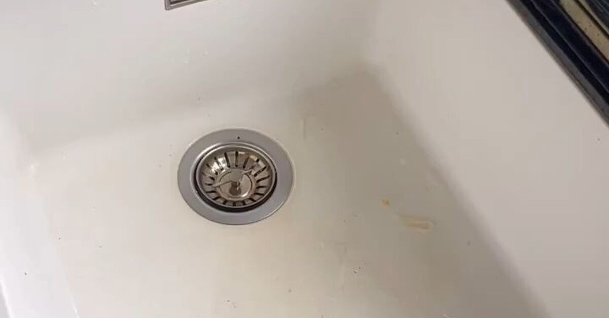 How to Clean a White Sink & Quartz Countertops