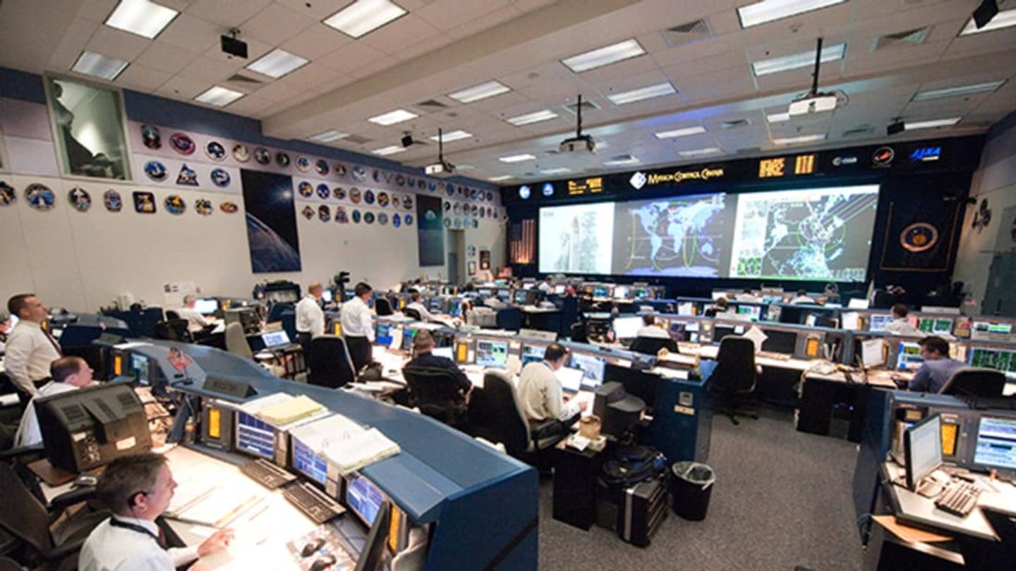 13 Behind-the-Scenes Secrets of NASA Mission Controllers