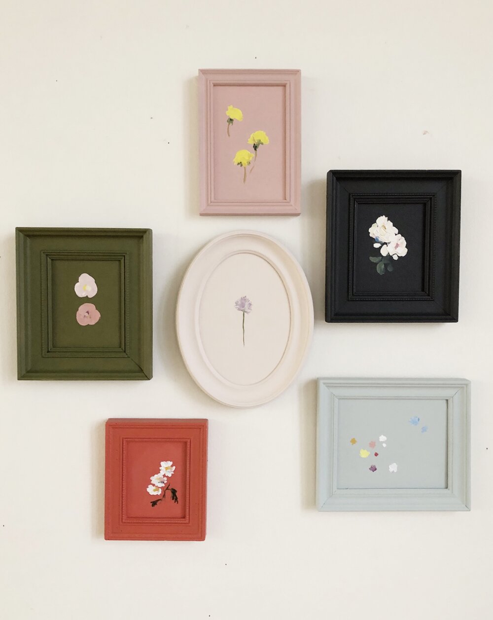 DIY Inspiration: A Monochromatic Freshen-Up for Old Frames