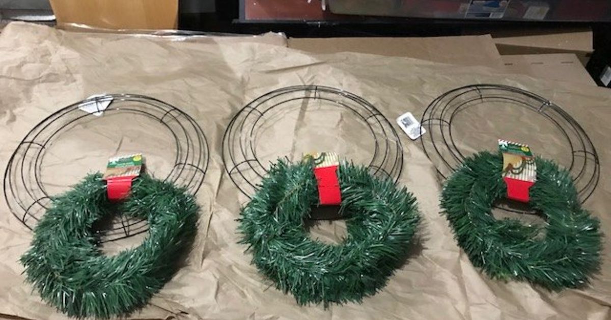 Easy and Cheap Dollar Tree Halloween Wreath for Front Door